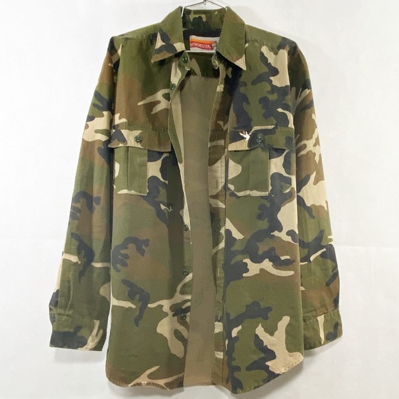 Winchester Tops - Camouflage Button Down Shirt/Jacket Size Small